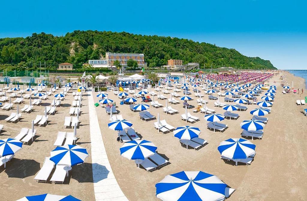 Hotel Ristorante Miramare Пезаро Экстерьер фото
