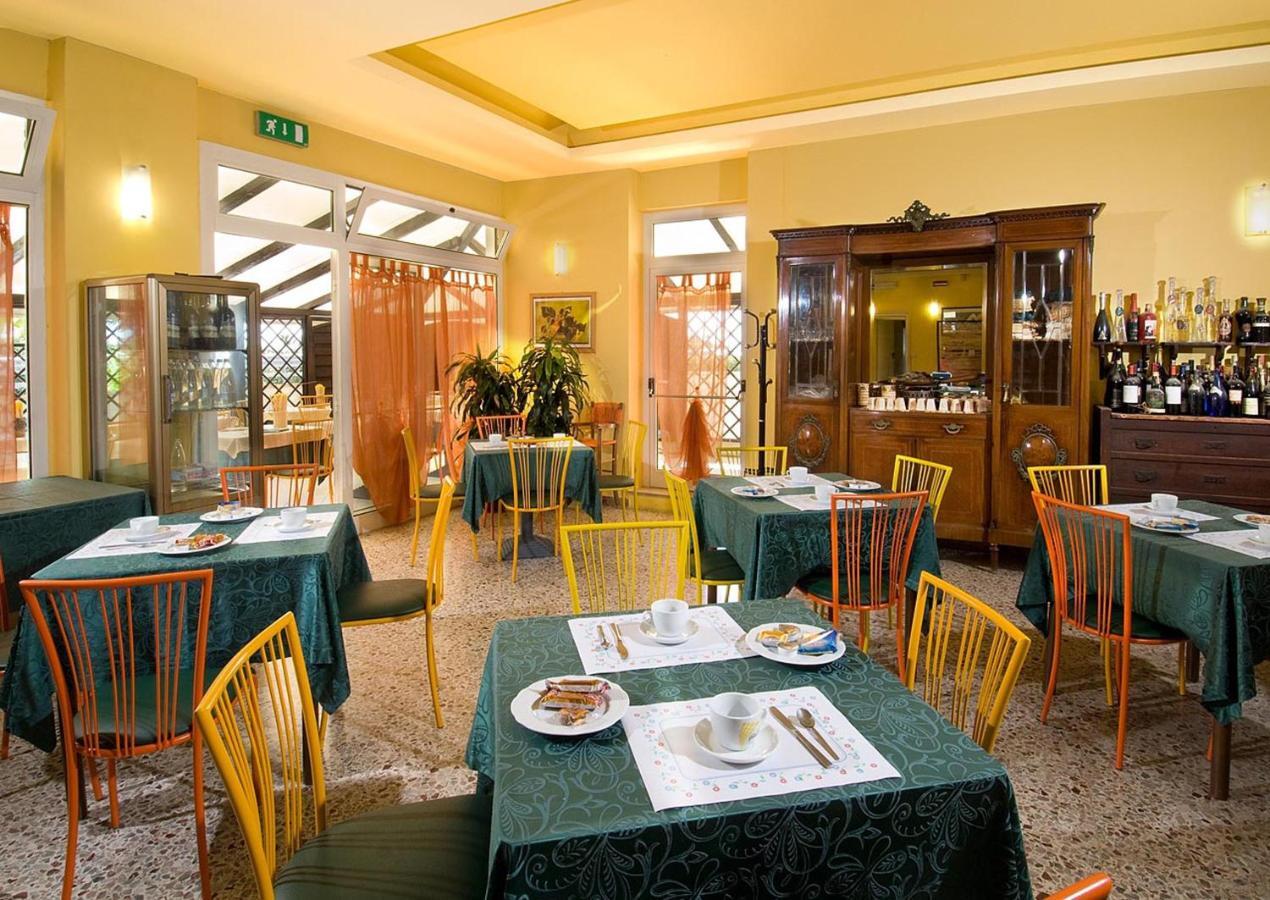 Hotel Ristorante Miramare Пезаро Экстерьер фото